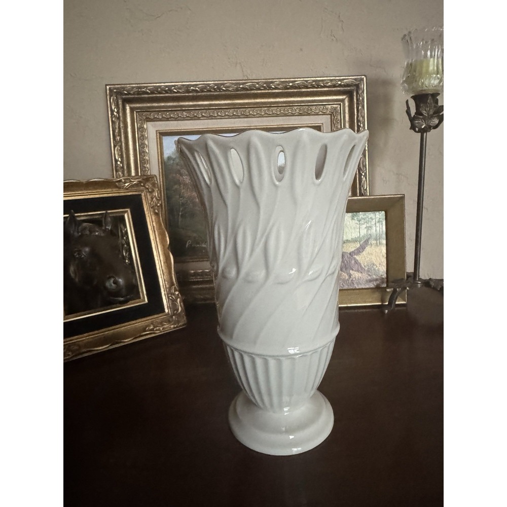 VTG 80s-90s Lenox Ivory White Porcelain Vase 9.5" Pierced Cutout Fluted Pedestal